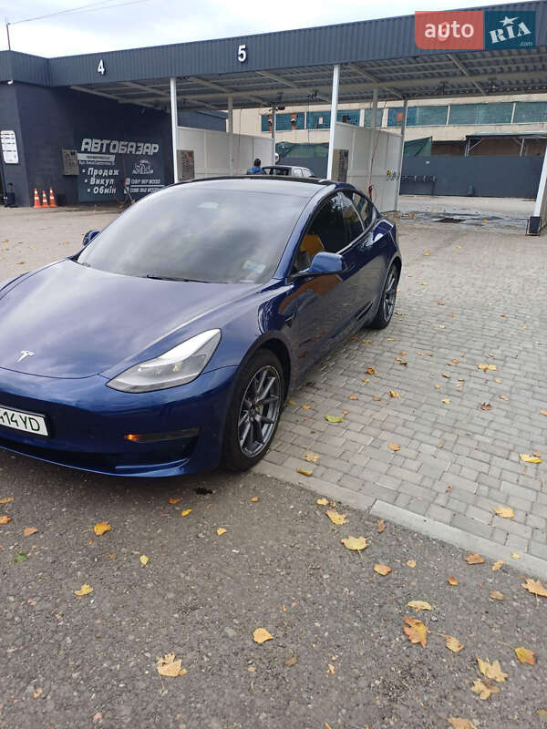 Седан Tesla Model 3 2022 в Первомайську