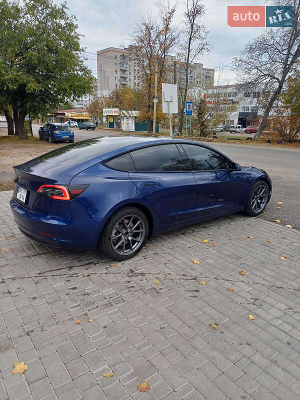 Седан Tesla Model 3 2022 в Первомайську