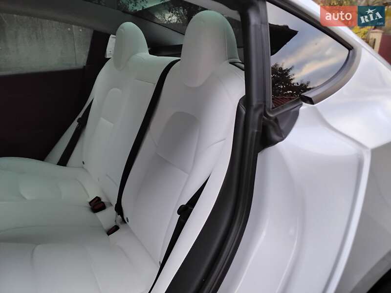 Седан Tesla Model 3 2022 в Виннице