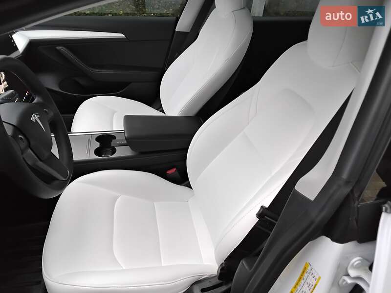 Седан Tesla Model 3 2022 в Виннице