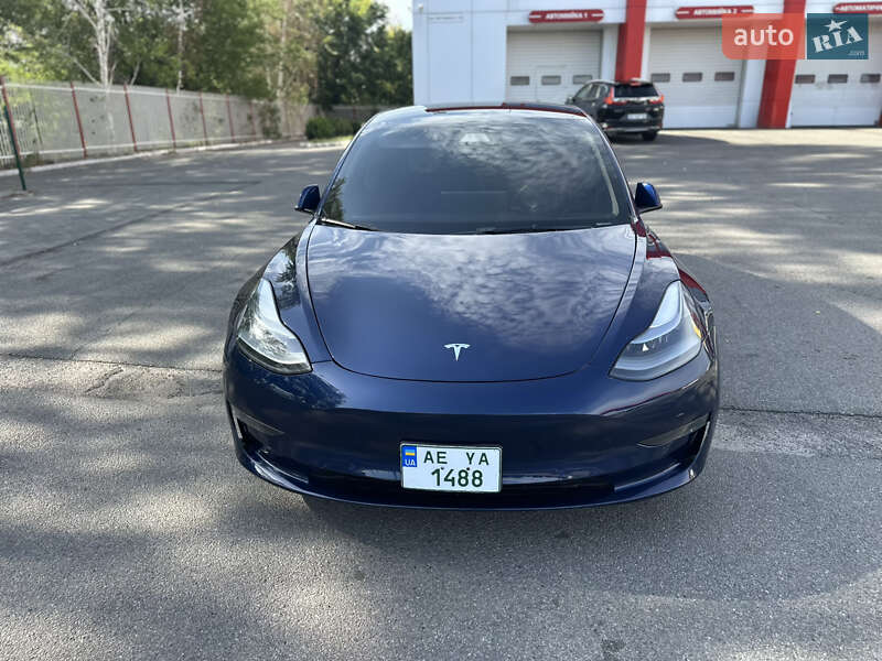 Седан Tesla Model 3 2022 в Днепре