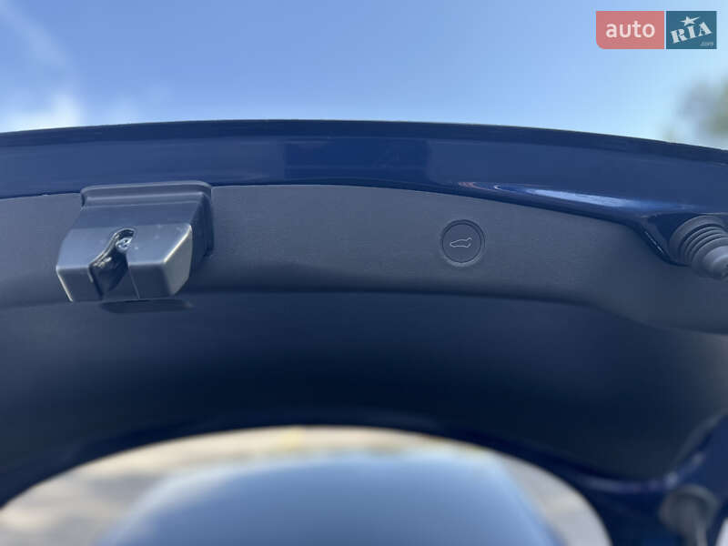 Седан Tesla Model 3 2022 в Днепре