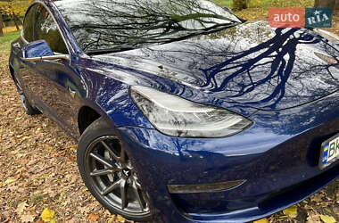 Седан Tesla Model 3 2020 в Дубно