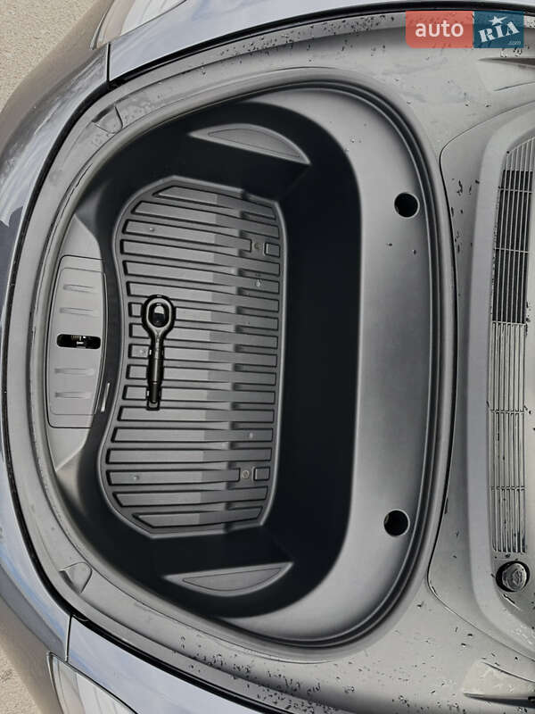 Седан Tesla Model 3 2021 в Виннице