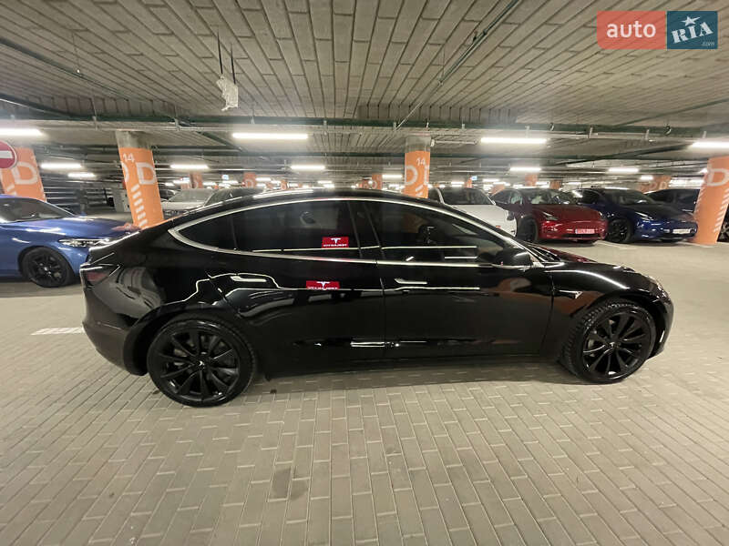 Седан Tesla Model 3 2019 в Києві