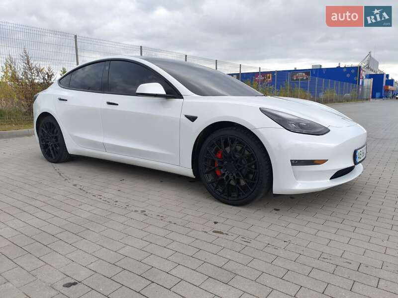 Седан Tesla Model 3 2023 в Виннице