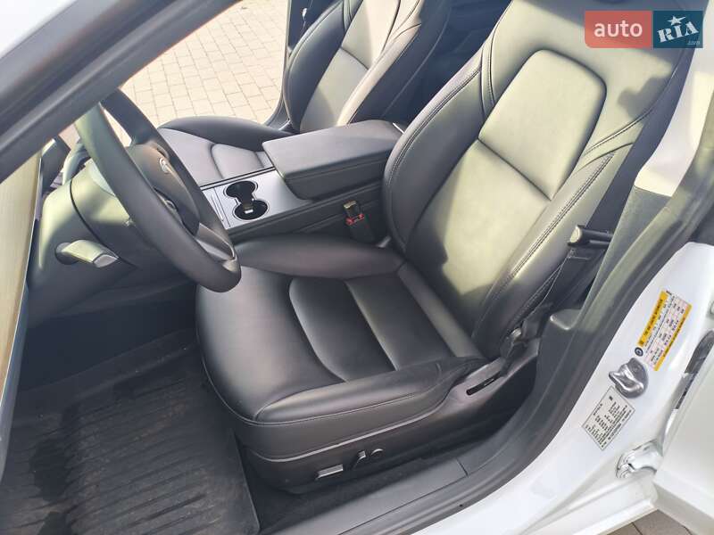 Седан Tesla Model 3 2023 в Виннице
