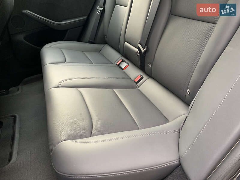 Седан Tesla Model 3 2024 в Киеве