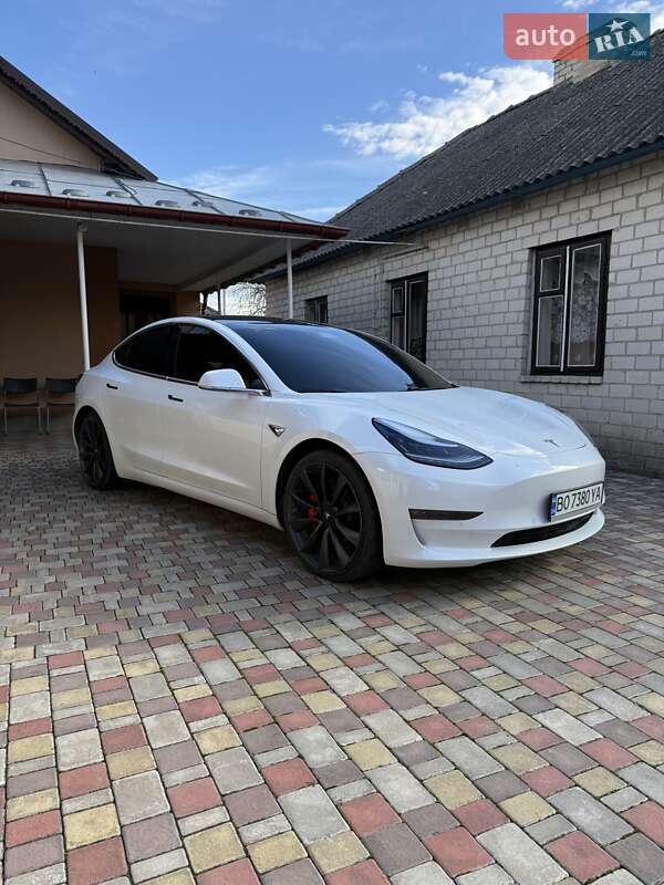 Седан Tesla Model 3 2019 в Тернополе