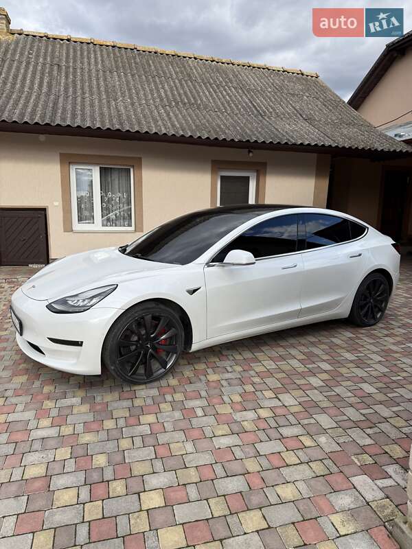 Седан Tesla Model 3 2019 в Тернополе