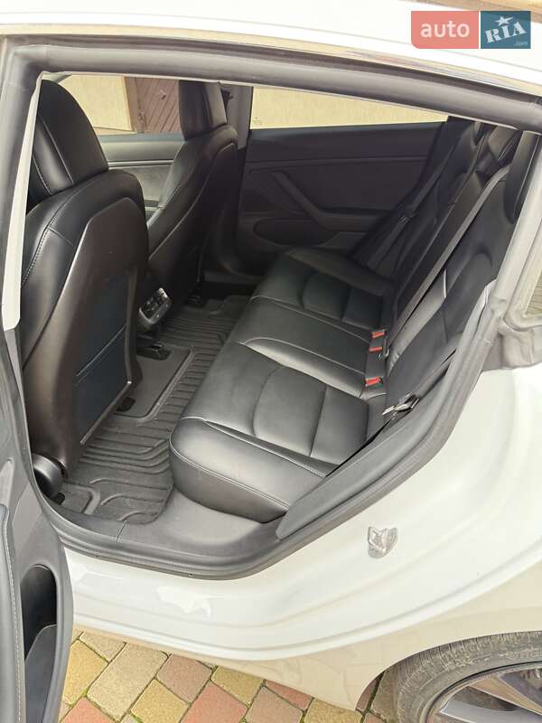 Седан Tesla Model 3 2019 в Тернополе