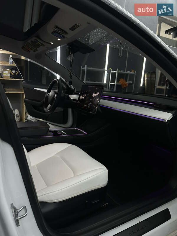 Седан Tesla Model 3 2021 в Львові