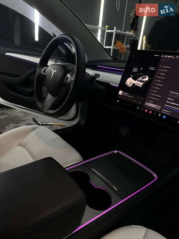 Седан Tesla Model 3 2021 в Львові