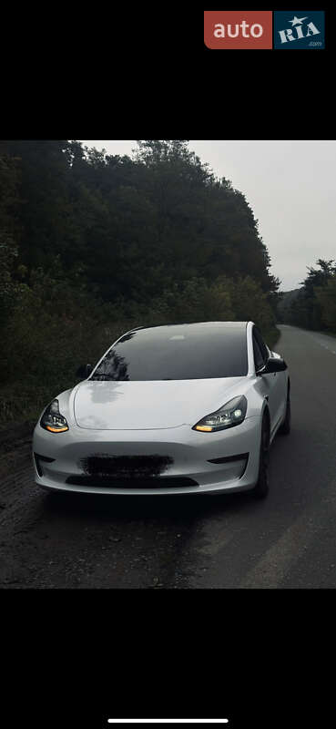 Седан Tesla Model 3 2021 в Львові