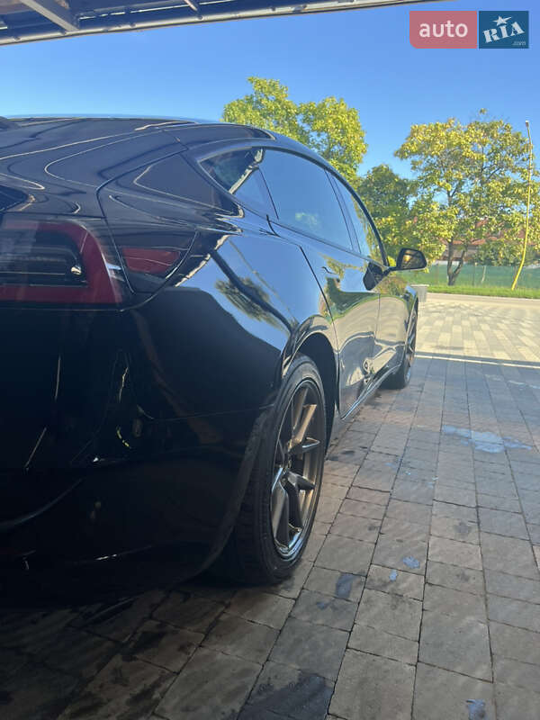 Седан Tesla Model 3 2022 в Ужгороді