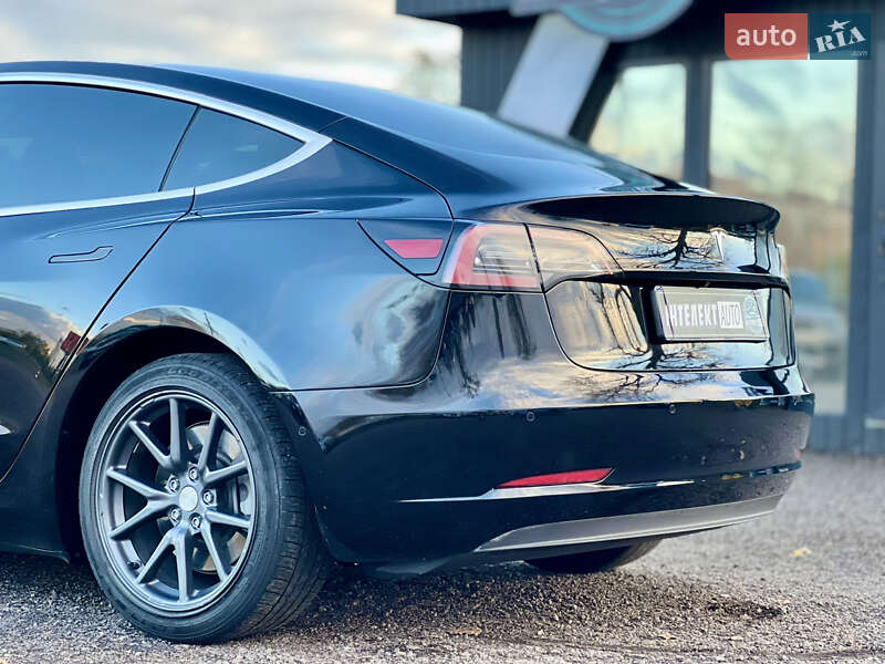 Седан Tesla Model 3 2019 в Києві