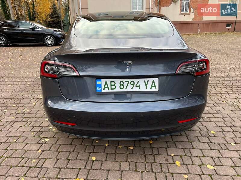 Седан Tesla Model 3 2023 в Виннице