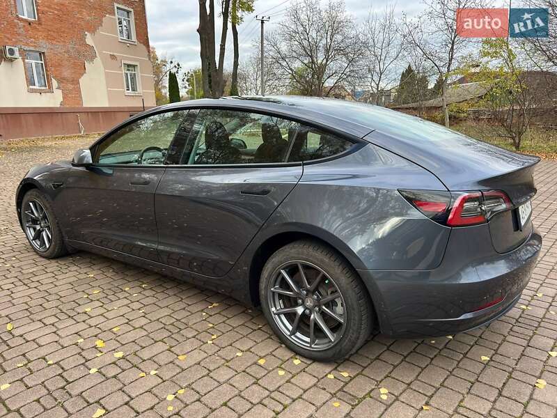 Седан Tesla Model 3 2023 в Виннице