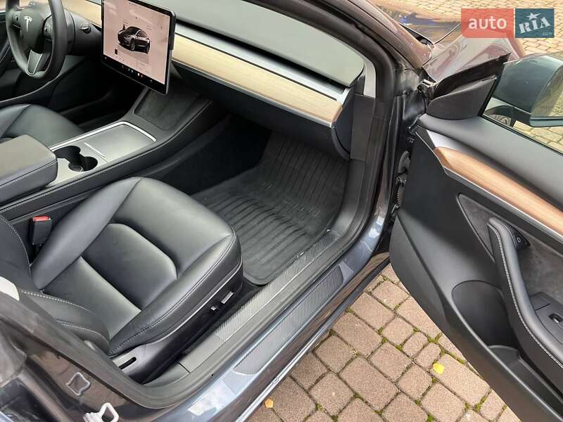 Седан Tesla Model 3 2023 в Виннице