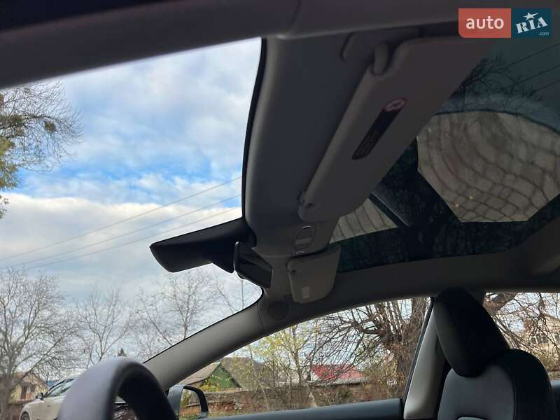 Седан Tesla Model 3 2023 в Виннице