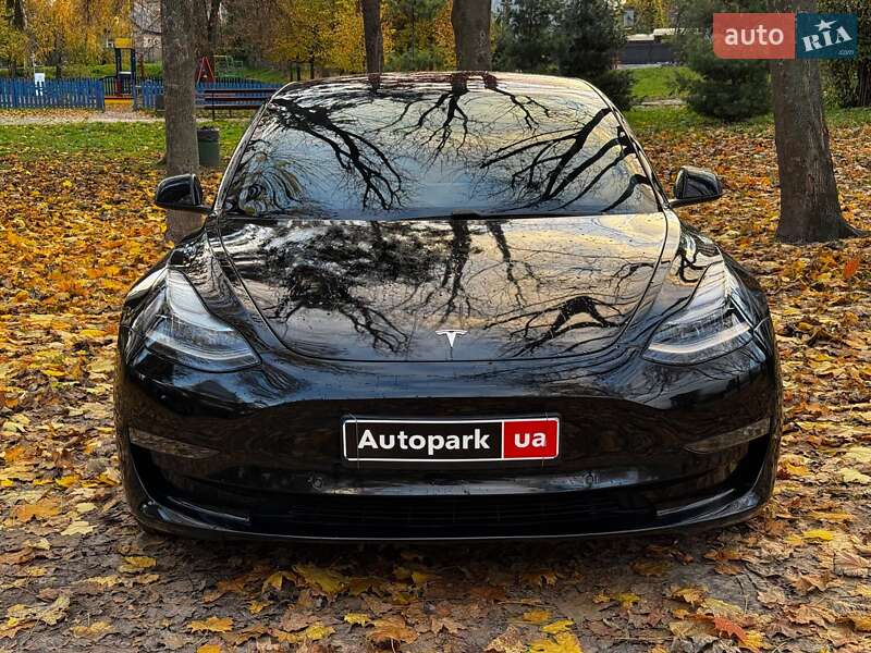 Седан Tesla Model 3 2019 в Киеве