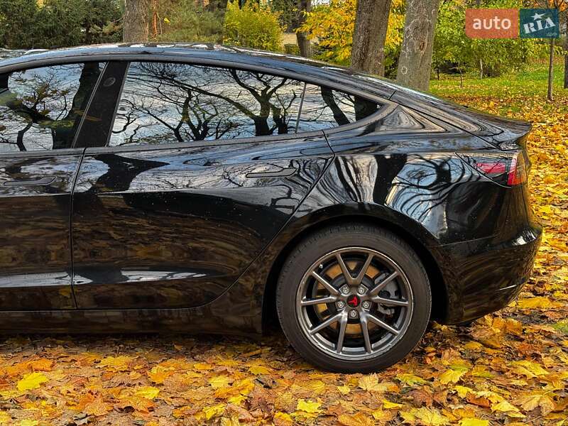 Седан Tesla Model 3 2019 в Киеве