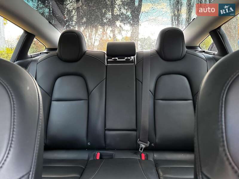 Седан Tesla Model 3 2019 в Киеве
