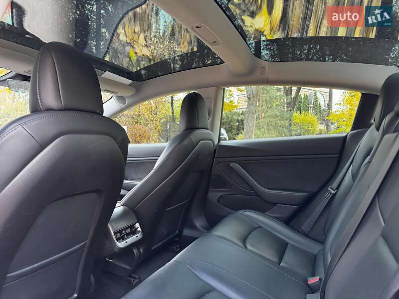 Седан Tesla Model 3 2019 в Киеве