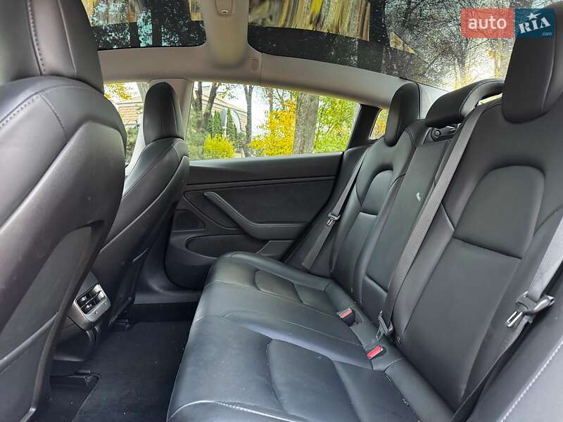 Седан Tesla Model 3 2019 в Киеве