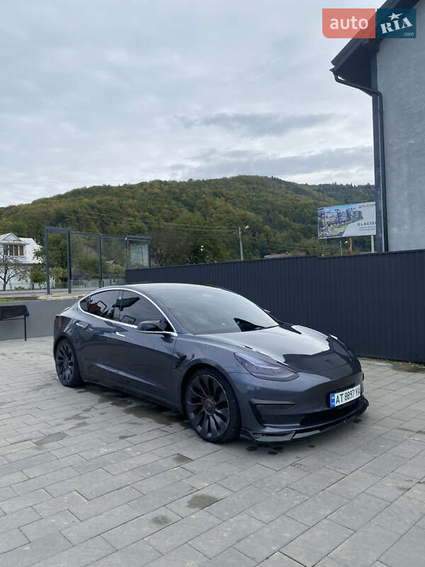 Седан Tesla Model 3 2018 в Ивано-Франковске