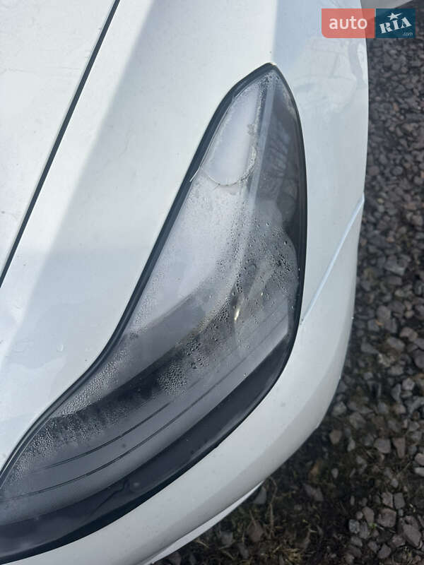 Седан Tesla Model 3 2021 в Луцке