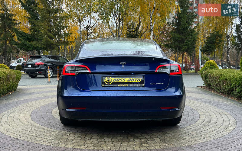 Седан Tesla Model 3 2019 в Львові