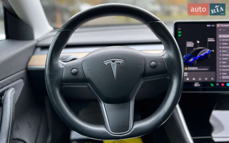 Седан Tesla Model 3 2019 в Львові