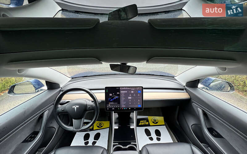 Седан Tesla Model 3 2019 в Львові
