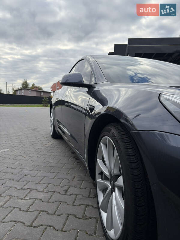 Седан Tesla Model 3 2021 в Львове