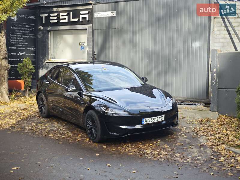 Tesla Model 3 2024