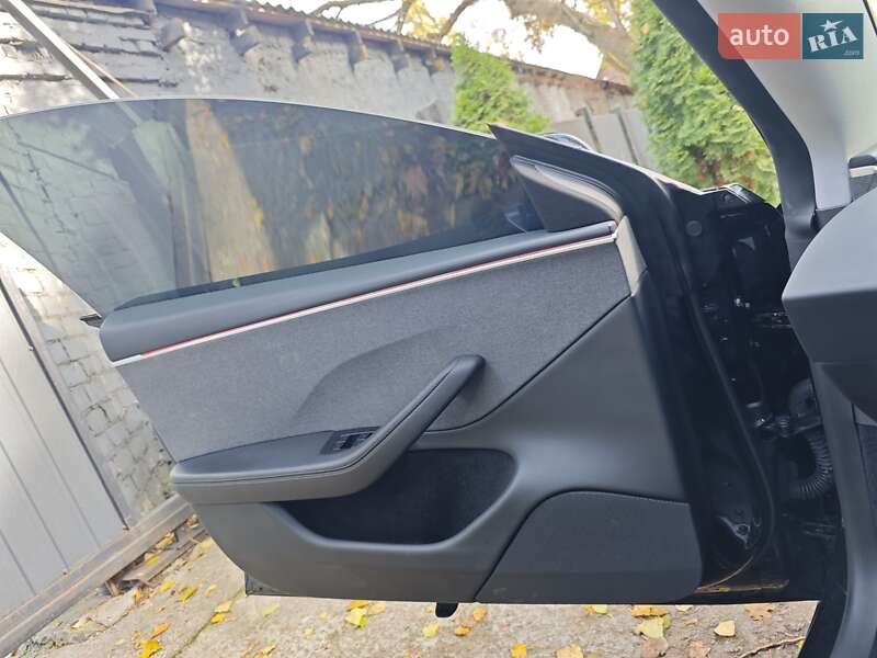 Седан Tesla Model 3 2024 в Києві