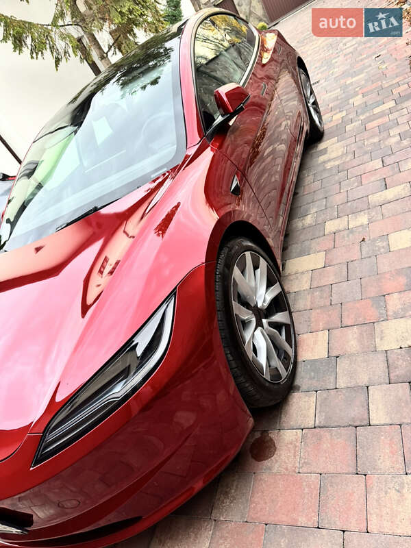 Седан Tesla Model 3 2024 в Ивано-Франковске