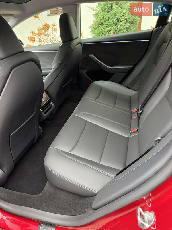 Седан Tesla Model 3 2024 в Ивано-Франковске