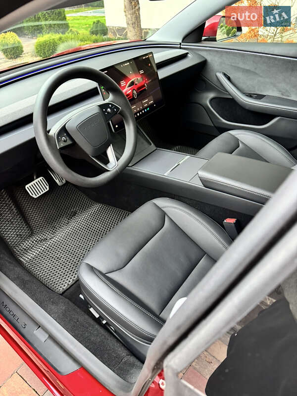 Седан Tesla Model 3 2024 в Ивано-Франковске