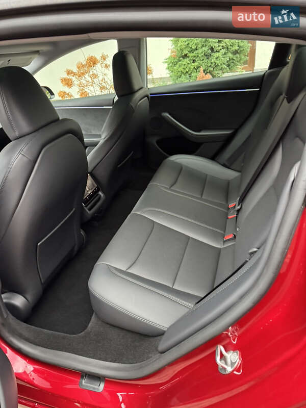 Седан Tesla Model 3 2024 в Ивано-Франковске
