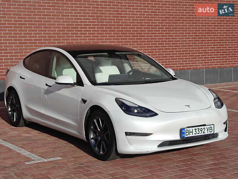 Седан Tesla Model 3 2021 в Одессе