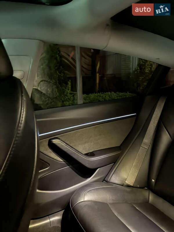 Седан Tesla Model 3 2018 в Виннице