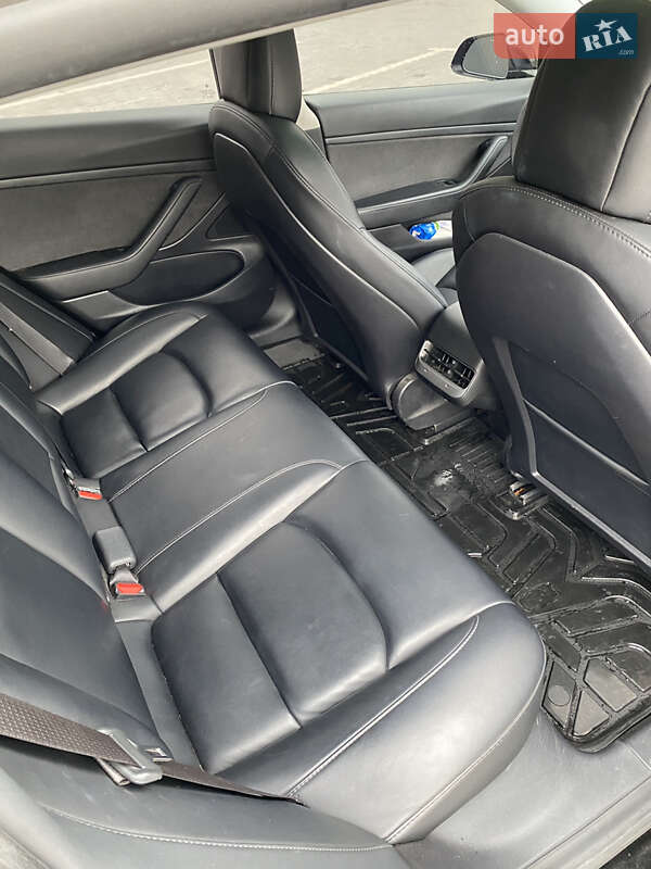 Седан Tesla Model 3 2020 в Кривому Розі