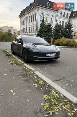 Седан Tesla Model 3 2024 в Києві