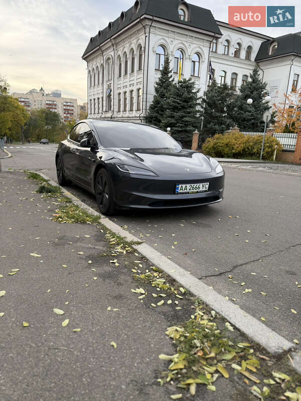 Седан Tesla Model 3 2024 в Києві