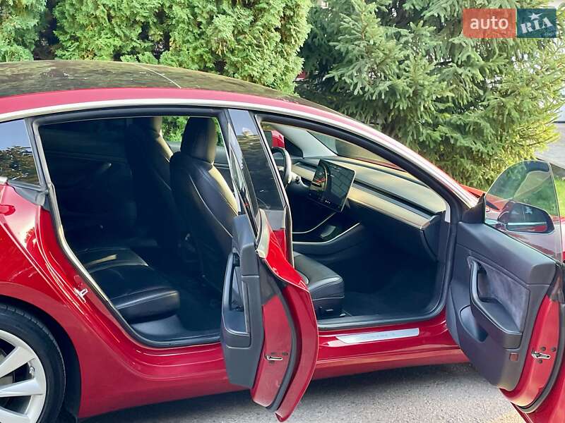 Седан Tesla Model 3 2018 в Днепре