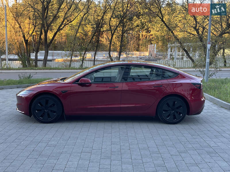 Седан Tesla Model 3 2024 в Новояворовске