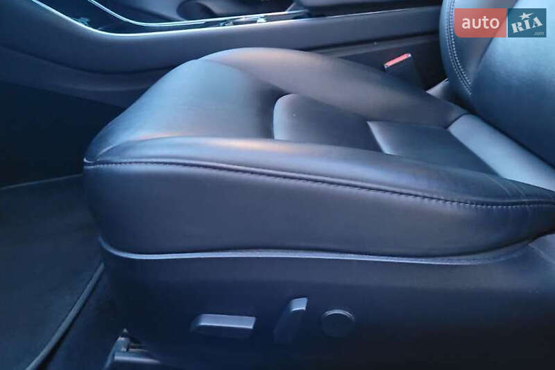 Седан Tesla Model 3 2019 в Києві