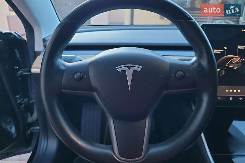 Седан Tesla Model 3 2019 в Києві